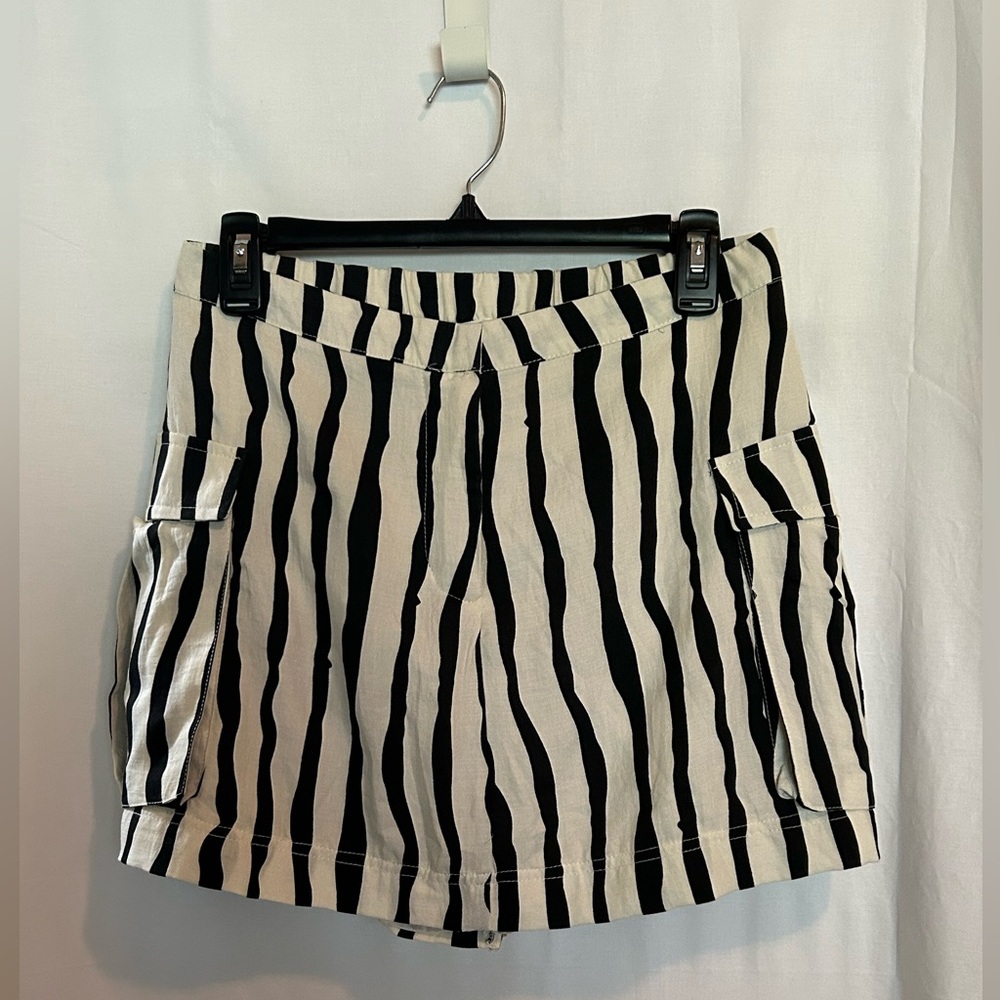 Rubienn - Black and White Striped Women's Cargo Skort
